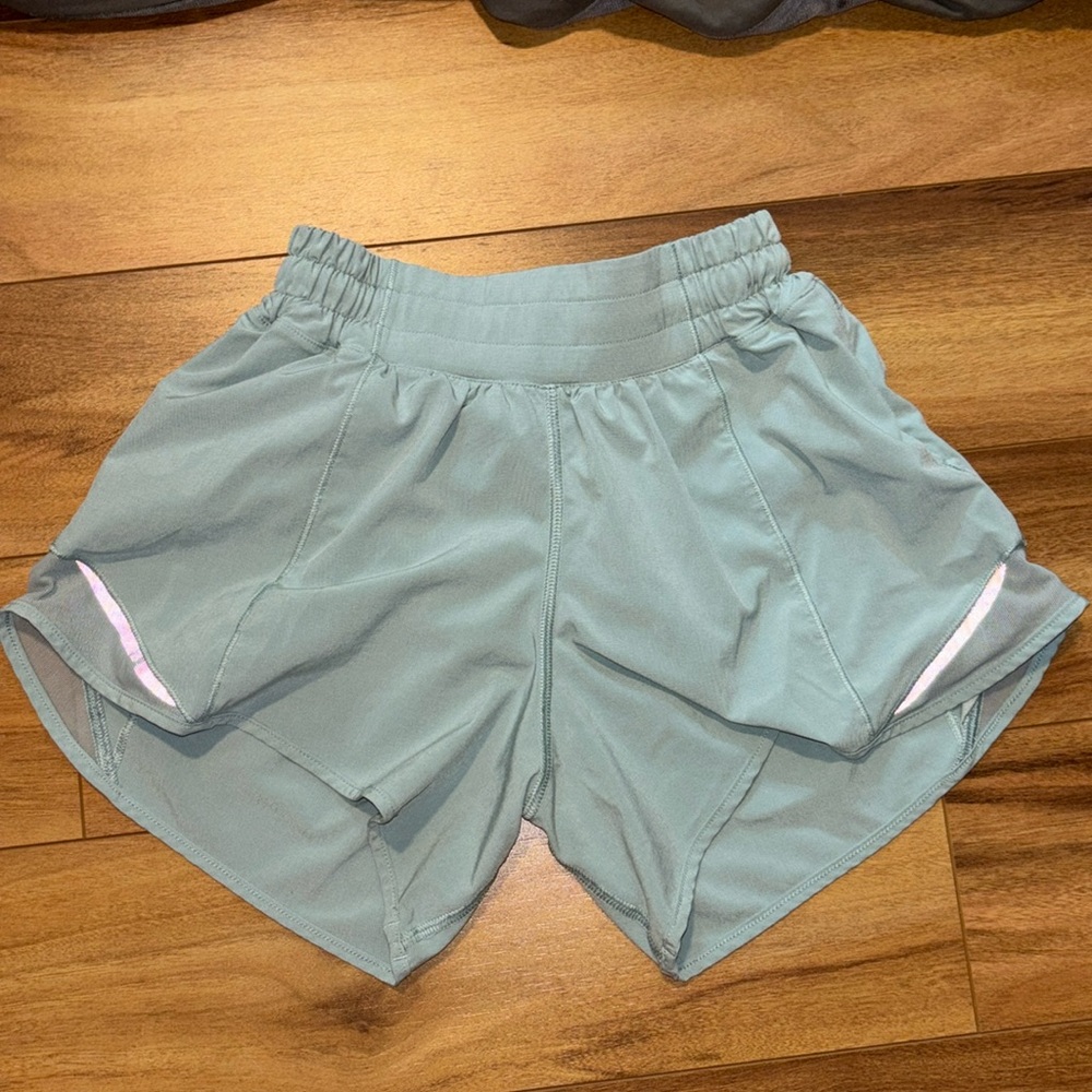 Lululemon size 2 low rise 4 inch hotty hots
